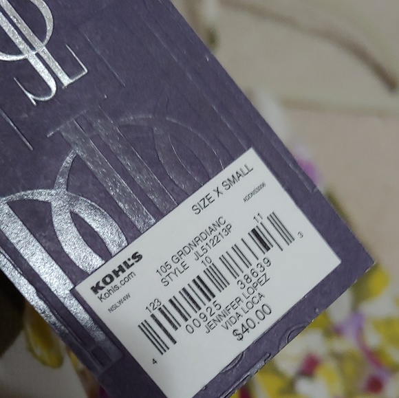 ☕ Jennifer Lopez floral tank - Picture 5 of 5